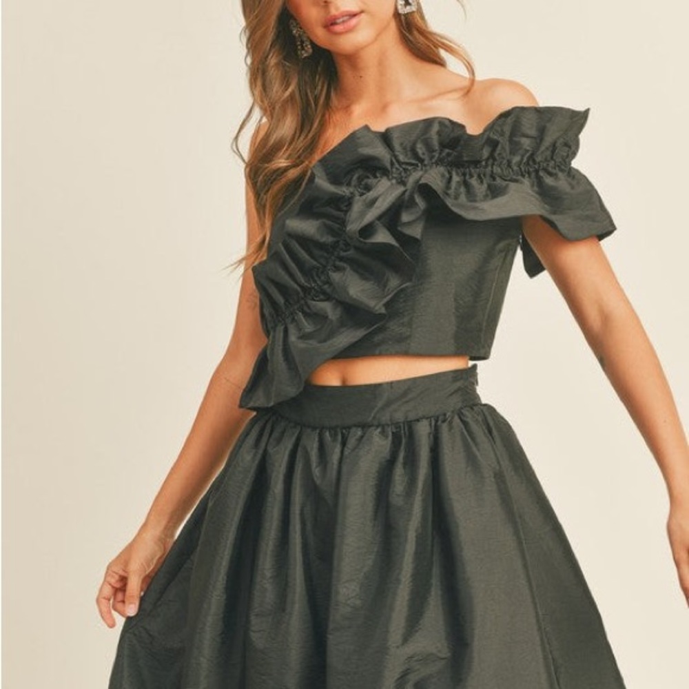 NWT Miou Muse Boutique Ruffled One Shoulder Top Women's Size Large Black